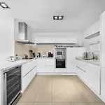 Luxury, Boutique Two-bedroom Modern Townhouse With Golf Views *