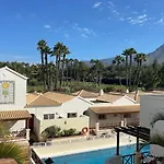 Luxury, Boutique Two-bedroom Modern Townhouse With Golf Views Villa