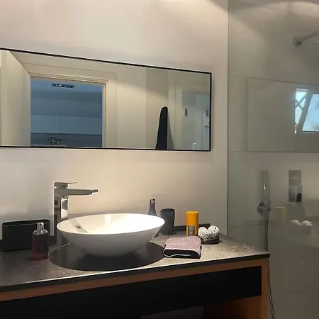 Luxury, Boutique Two-bedroom Modern Townhouse With Golf Views *