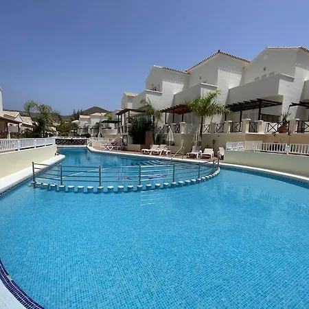 Luxury, Boutique Two-bedroom Modern Townhouse With Golf Views Villa