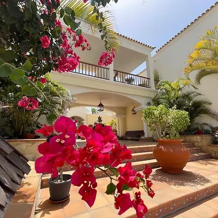 Villa Luxury, Boutique Two-bedroom Modern Townhouse With Golf Views *