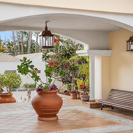 Luxury, Boutique Two-bedroom Modern Townhouse With Golf Views 别墅 *