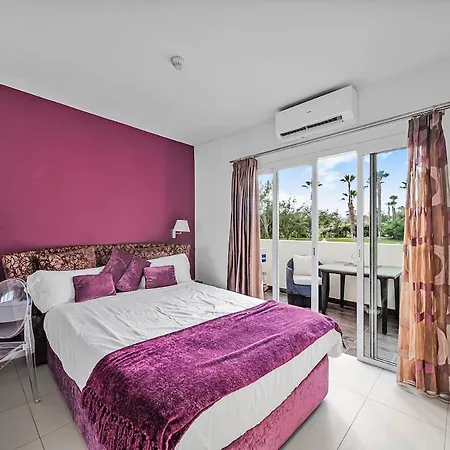 Luxury, Boutique Two-bedroom Modern Townhouse With Golf Views 别墅 阿罗纳