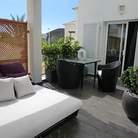 Luxury, Boutique Two-bedroom Modern Townhouse With Golf Views 别墅