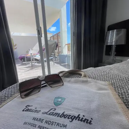 别墅 Luxury, Boutique Two-bedroom Modern Townhouse With Golf Views 阿罗纳